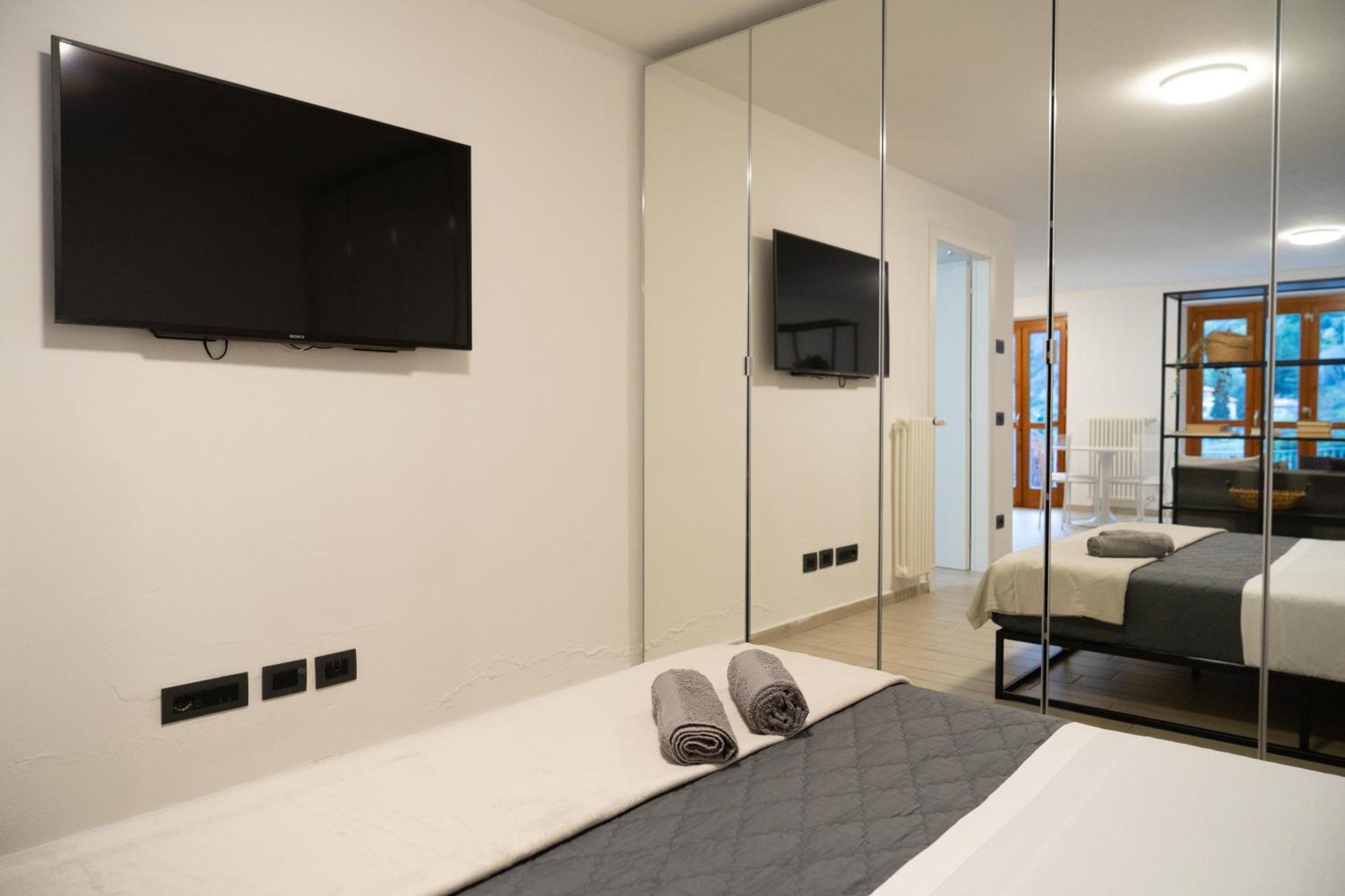 Vista Dolce Isola _ Lakeview Pool, Terrace & Garden Apartment Argegno Δωμάτιο φωτογραφία